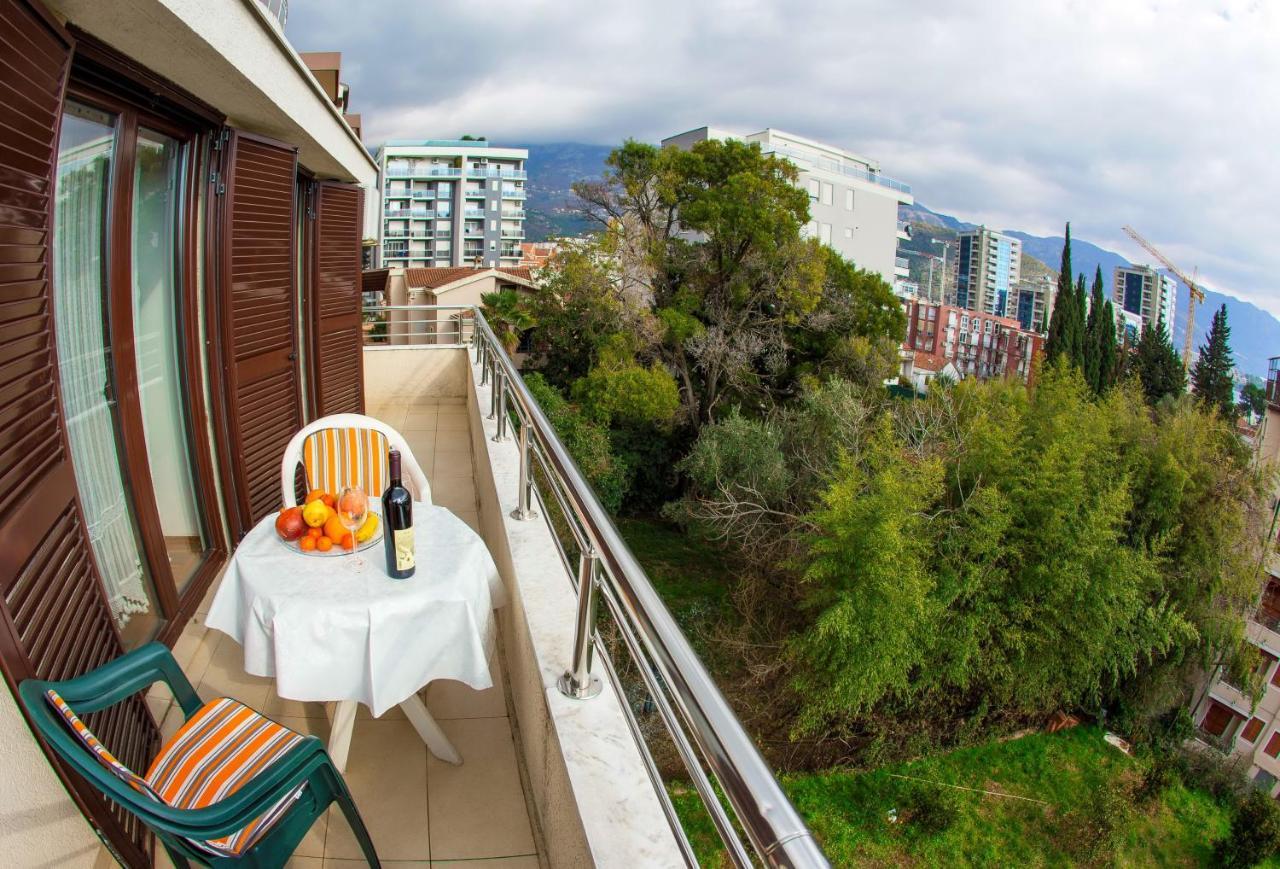 Guest House Mandarina Budva Bagian luar foto