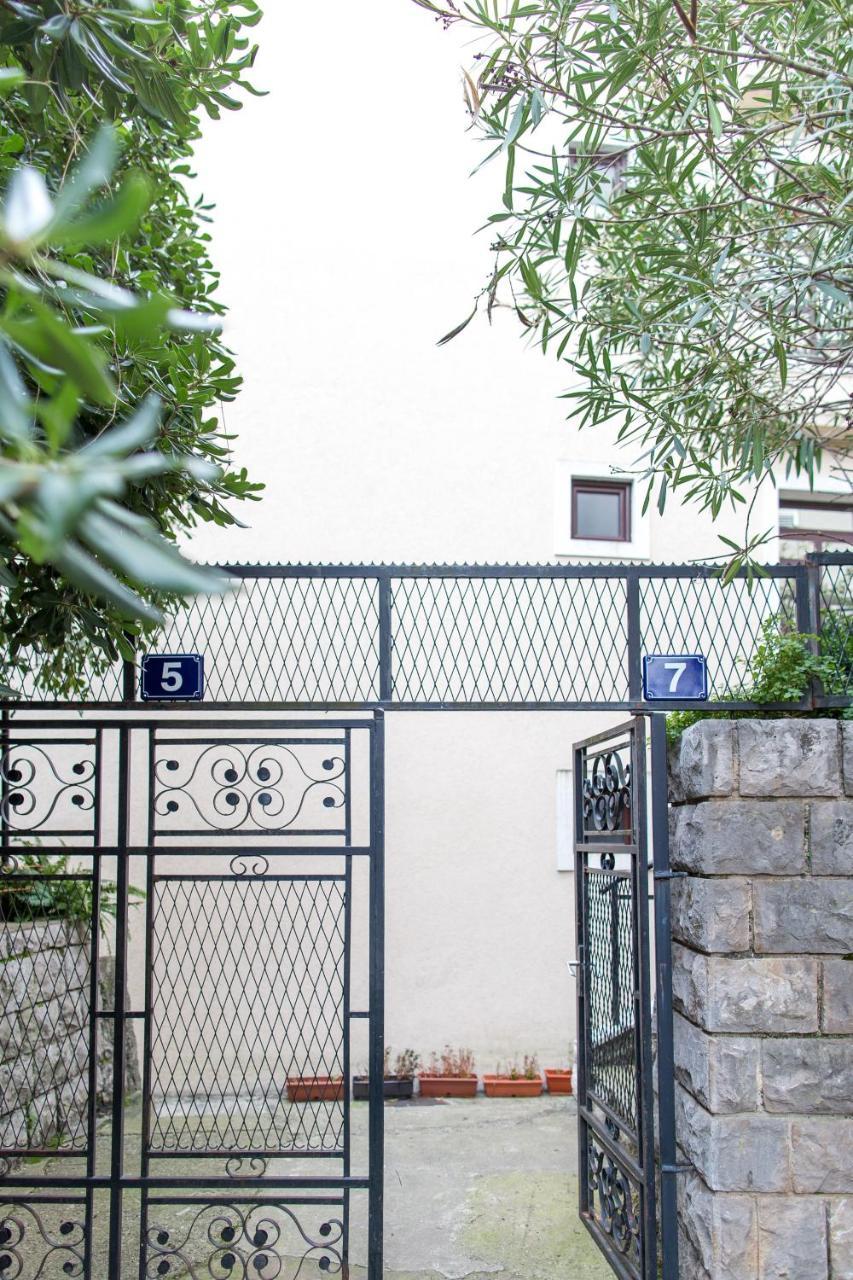 Guest House Mandarina Budva Bagian luar foto