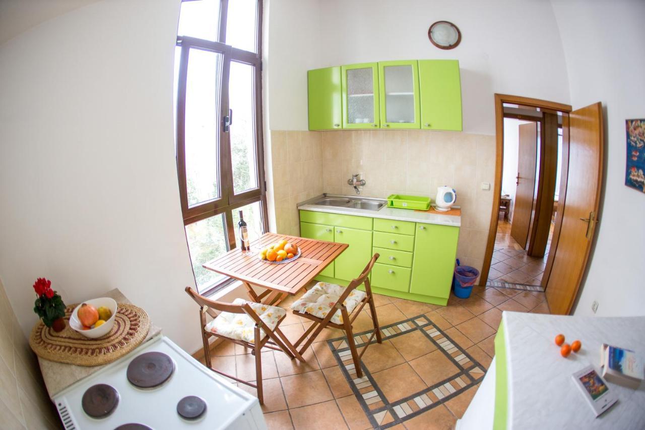 Guest House Mandarina Budva Bagian luar foto