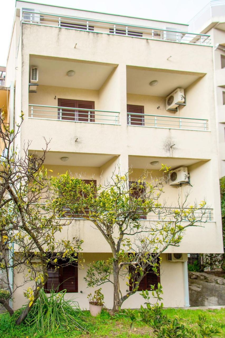 Guest House Mandarina Budva Bagian luar foto