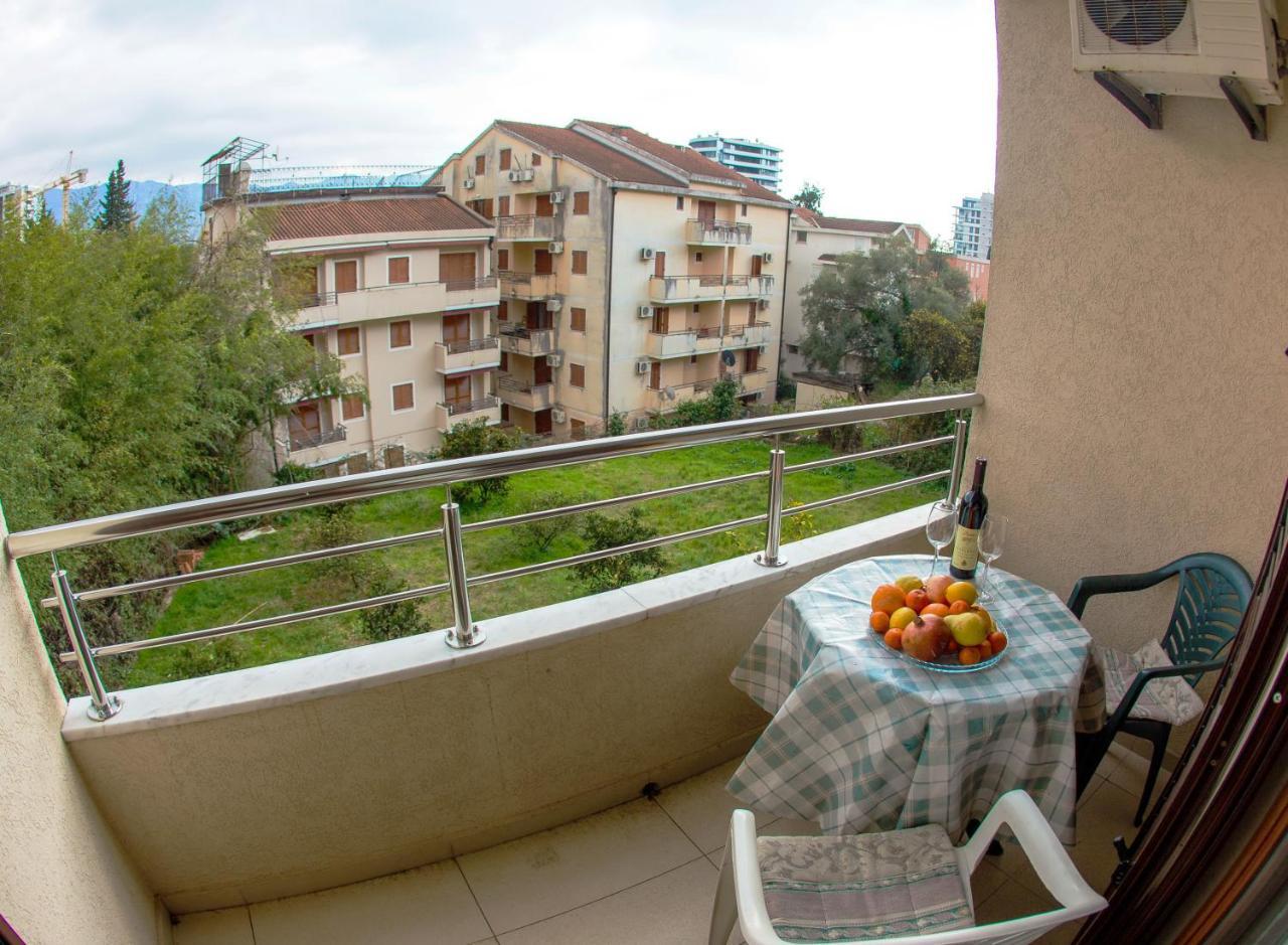 Guest House Mandarina Budva Bagian luar foto