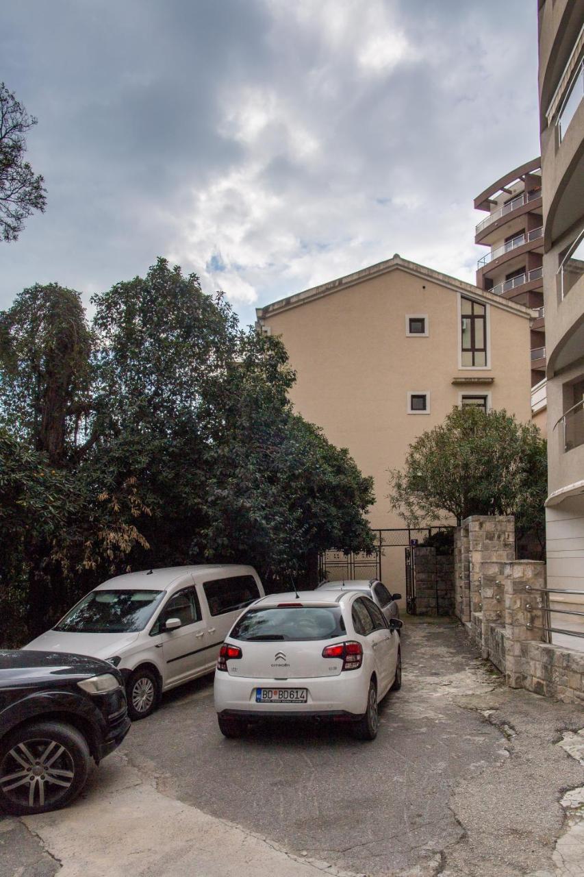 Guest House Mandarina Budva Bagian luar foto